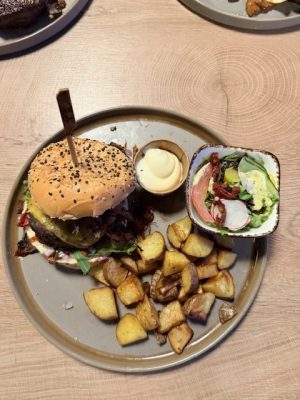 Runderhamburger met Pulled Chicken
